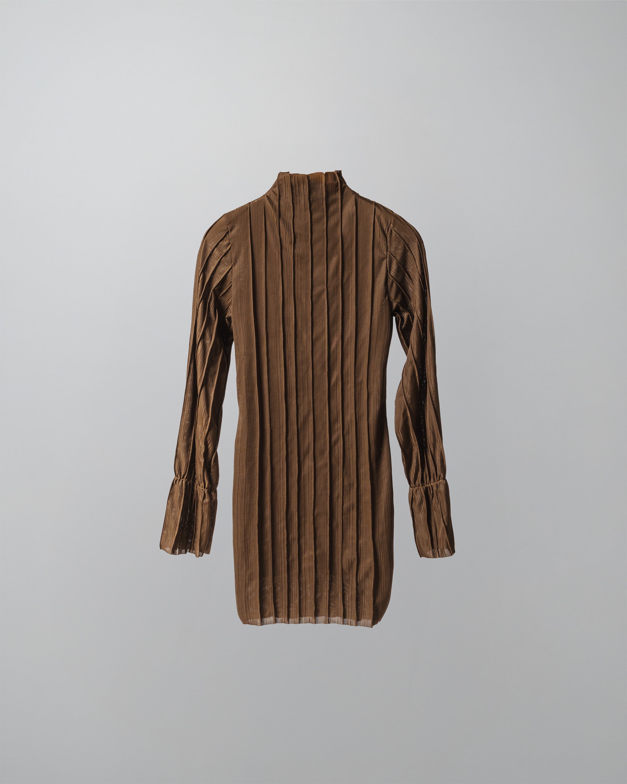 vestido plisé con mangas